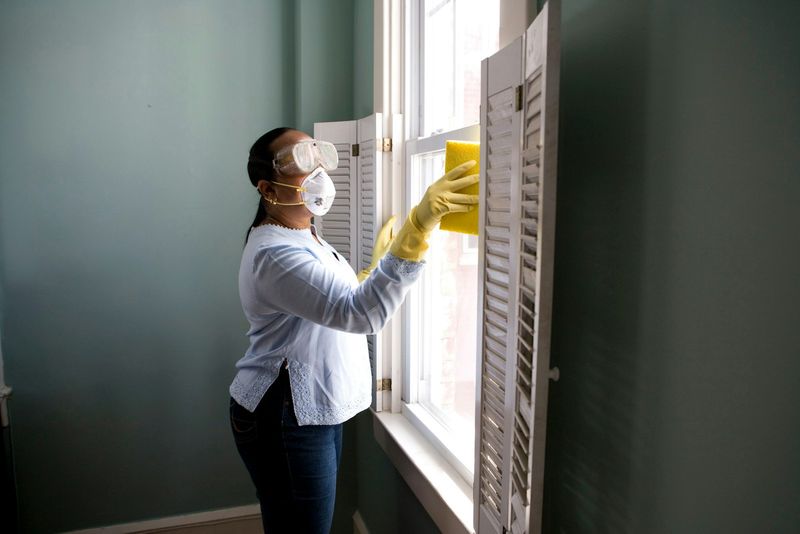 Brotherboy's Pressure/Softwash cleaning a residential exterior